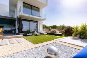 Ogród w obiekcie Luxury Villa Tomillo