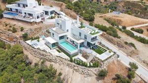 Basen w obiekcie Luxury Villa Tomillo lub w pobliżu