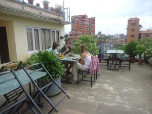 Balkón nebo terasa v ubytování Kathmandu Madhuban Guest House