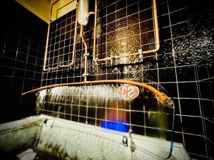 Koupelna v ubytování HARABURDI® Recyclart Hotel