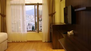 Nespecifikovaný výhled na hory nebo výhled na hory při pohledu z hotelu