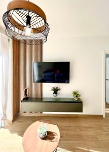 TV a/nebo společenská místnost v ubytování Albir21 Ground floor by Albir Proper Properties