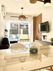 TV a/nebo společenská místnost v ubytování Albir21 Ground floor by Albir Proper Properties