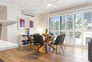 Χώρος καθιστικού στο City oasis - 3 BR apt. on Maroochy river, pool, AC