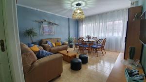 A seating area at Bonito piso a de Candela en O Grove