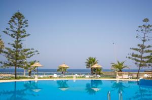 Swimming pool sa o malapit sa Hotel El Habib Monastir