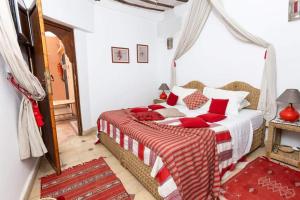 Postel nebo postele na pokoji v ubytování Riad Aquarelle By GE