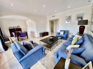 Posedenie v ubytovaní Beautiful 5 * Penthouse very near the beach