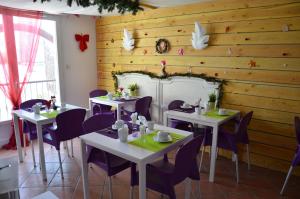 a kitchen with a table and chairs and a table cloth at Le Grand Canal in Martigues