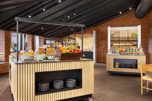 Makanan di atau berdekatan hotel