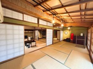 an empty room with a large room with at Sangai Ryokan in Gotsu