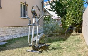 Fitness centrum a/nebo fitness zařízení v ubytování Amazing Home In Kastel Sucurac