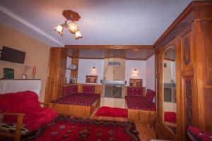 a room with red cushioned chairs and a room with at Casa Calda in Syrrako