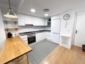 Kuchyň nebo kuchyňský kout v ubytování VTZ El Balcón a la Basílica III - en plena Plaza del Pilar! + 10 fotografií