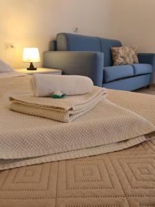 A seating area at LAPALMAS Apartments - in centro a Malfa