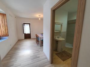 A bathroom at LAPALMAS Apartments - in centro a Malfa
