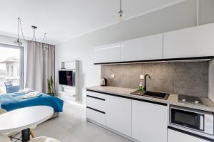 Kuchnia lub aneks kuchenny w obiekcie Balticus Apartamenty Standard Promenada Gwiazd 14