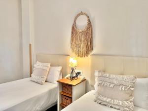 Łóżko lub łóżka w pokoju w obiekcie Alvarito Beach - EaW Homes