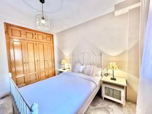 Łóżko lub łóżka w pokoju w obiekcie Alvarito Beach - EaW Homes