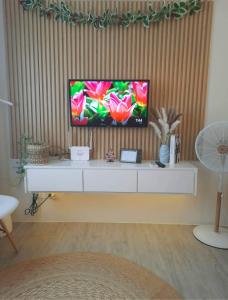 Koupelna v ubytování Amaia Steps Nuvali fully furnished unit with swimming pool view near Carmelray Pitland