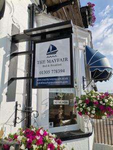 Сертификат, награда, вывеска или другой документ, выставленный в The Mayfair