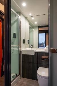 Ένα μπάνιο στο easyHotel Oxford