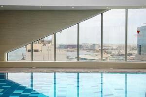 Jouri a Murwab hotel Doha内部或周边的泳池