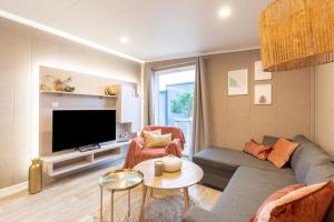 Posedenie v ubytovaní Chalet pour 6 - Domaine avec piscine chauffée