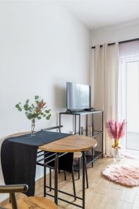 Telewizja i/lub zestaw kina domowego w obiekcie Wyjątkowy apartament z prysznicem pośrodku na wyjątkowe wieczory