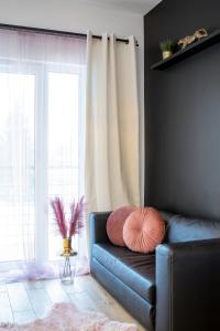 Część wypoczynkowa w obiekcie Wyjątkowy apartament z prysznicem pośrodku na wyjątkowe wieczory