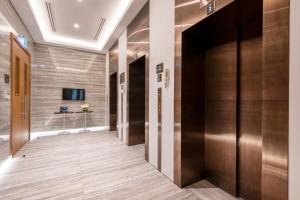 Jouri a Murwab hotel Doha的电视和/或娱乐中心