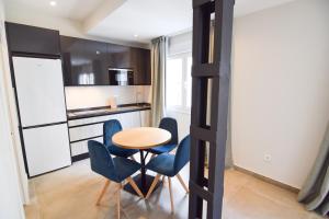 Kuchyňa alebo kuchynka v ubytovaní Letmalaga Granada Premium