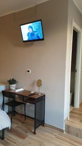 A television and/or entertainment centre at Albergo la Svolta