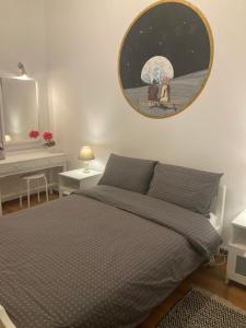 Posteľ alebo postele v izbe v ubytovaní cozy flat at Rhodes centre