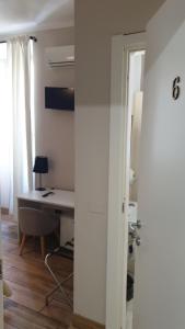 A television and/or entertainment centre at Albergo la Svolta