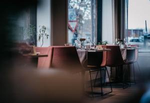 Restoran või mõni muu söögikoht majutusasutuses Narvik Hotel Wivel