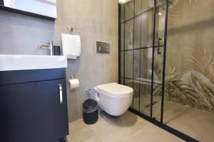 A bathroom at Beyaz Melek Apart Hotel
