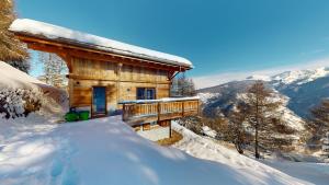 a log cabin in the snow on a mountain at Ecureuil noir COSY & QUIET chalet 10 personnes in Vex