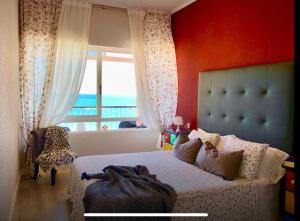 Posteľ alebo postele v izbe v ubytovaní Apartment with Terrace and Sea View + 32 fotografií