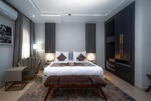 Postel nebo postele na pokoji v ubytování Wali's Suites
