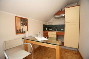 A cozinha ou kitchenette de Pokoje hotelowe Azyl