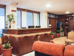 a courtroom with a large wooden reception desk at Hotel Cisne in Cuenca