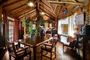 a dining room with a wooden table and chairs at Casa Puelo Hostería y Cabañas in Lago Puelo