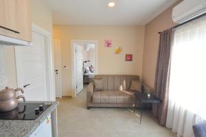 A kitchen or kitchenette at Beyaz Melek Apart Hotel
