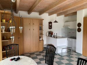 مطبخ أو مطبخ صغير في Landhaus Ida