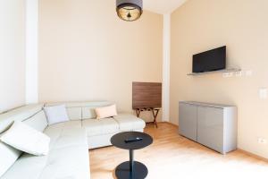 TV a/nebo společenská místnost v ubytování Pension Pannonia + 24 fotografií