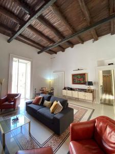 a living room with a couch and a table at Casa Orlanda in Naples