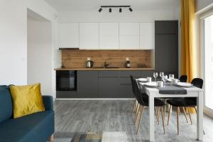 Kuchyňa alebo kuchynka v ubytovaní Apartament Rodzinny - Lamelowy Domek + 6 fotografií