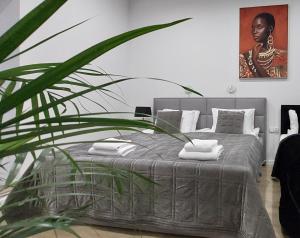 Łóżko lub łóżka w pokoju w obiekcie Apartamenty KB Toruń