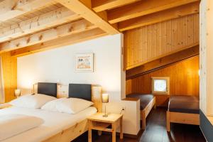 Postel nebo postele na pokoji v ubytování Hotel Krüzli - dapi 1914